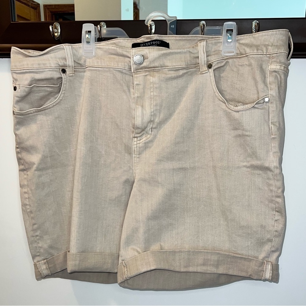 Liverpool Los Angeles Ladies Tan Shorts Size 24W